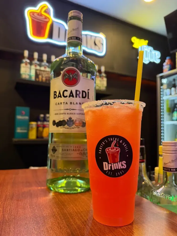Trago en la barra de drinks