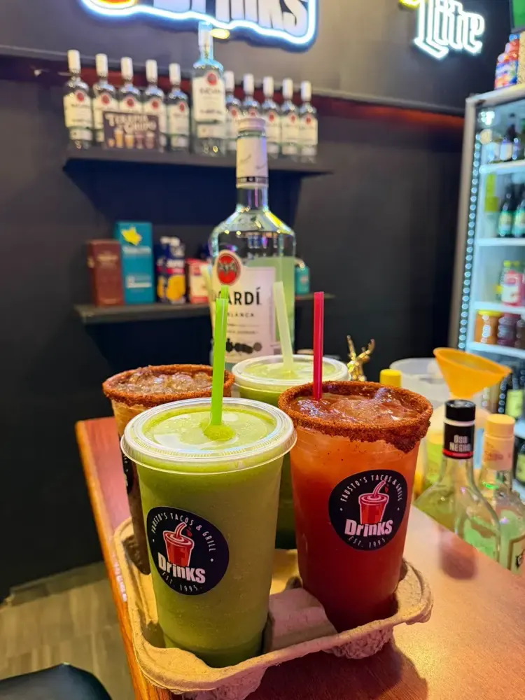 Charola con drinks